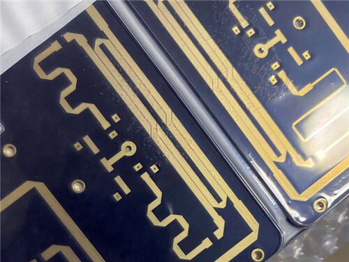 PCB ibrida a 4 strati su RT duroid 5880 da 10mil e materiale FR4 ad alta TG