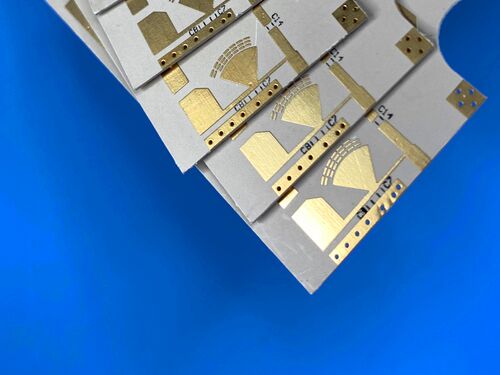 2 strati di PCB CER-10 su 25 mil Substrato con Silkscreen nero