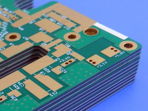 PCB ibrido a 4 strati su materiale RT duroid 5880 e FR4 finitura ENIG